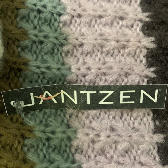 Soft brushed faux mohair hand crocheted cloche with velvet bow - Picture 7 of 7